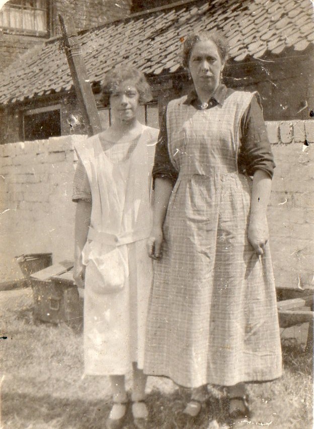  Margaret and Alice Cowling 